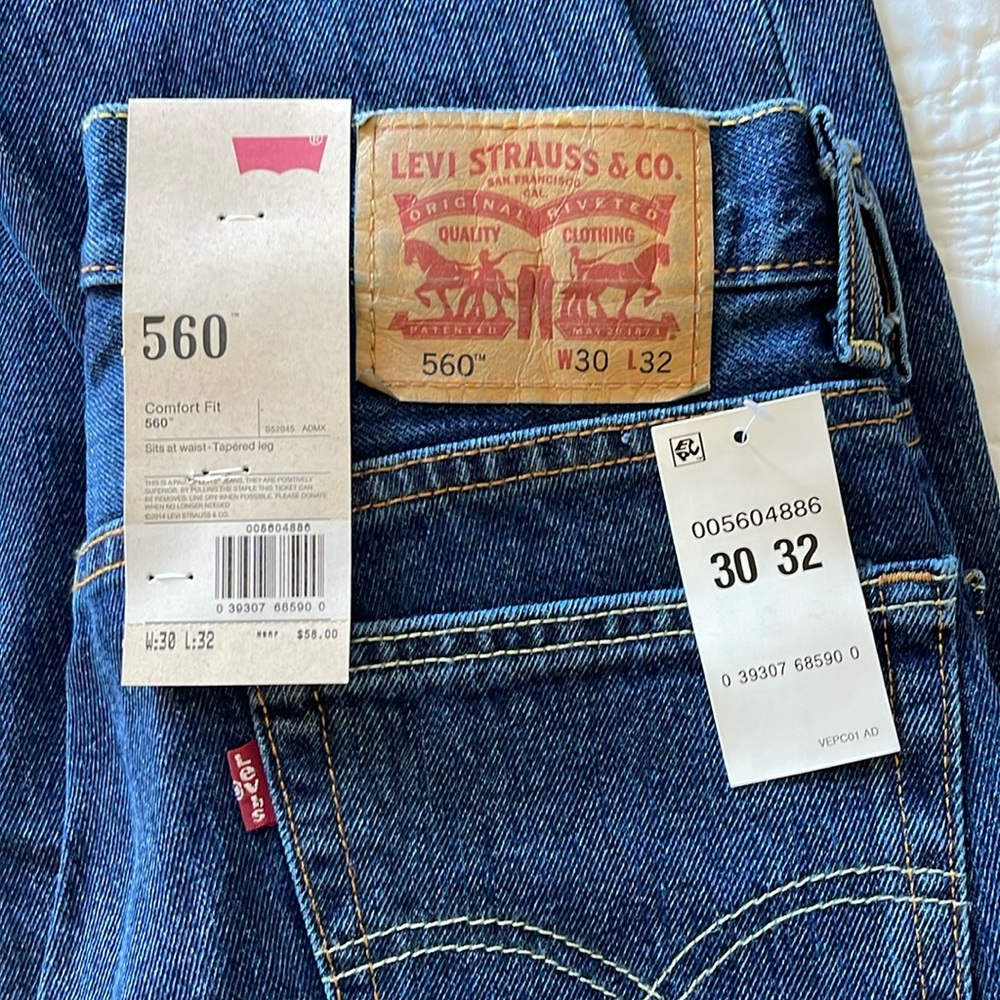 NWT MENS LEVIS 30x32 DARK WASH DENIM JEAN
